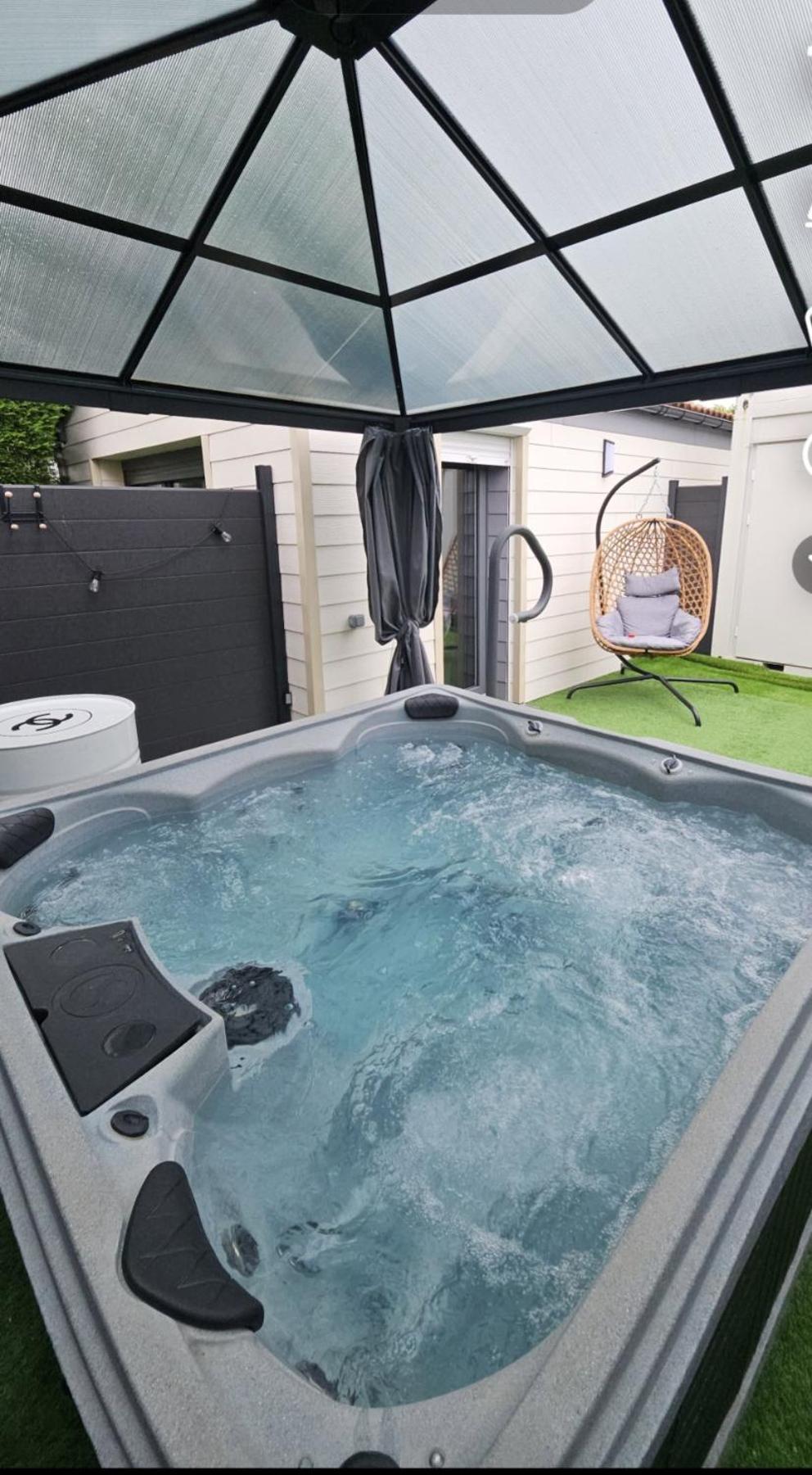 Hebergement Privee Jaccuzzi En Supplement Saint-Clair-du-Rhone Dış mekan fotoğraf